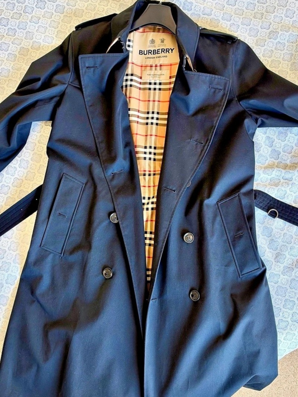 Burberry The Kensington Heritage Trench Coat Black